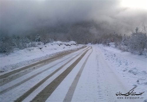 بارش شدید برف در محور توسکستان گرگان/ رانندگان به زنجیر چرخ مجهز باشند